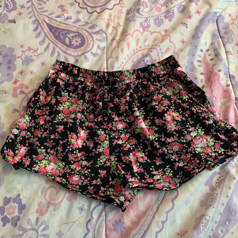 Floral flowy shorts